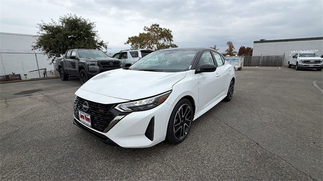 2025 Nissan Sentra SR's photo