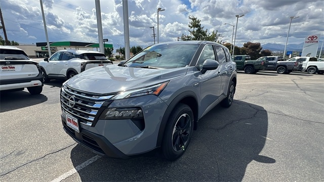 2026 Nissan Rogue SV's photo