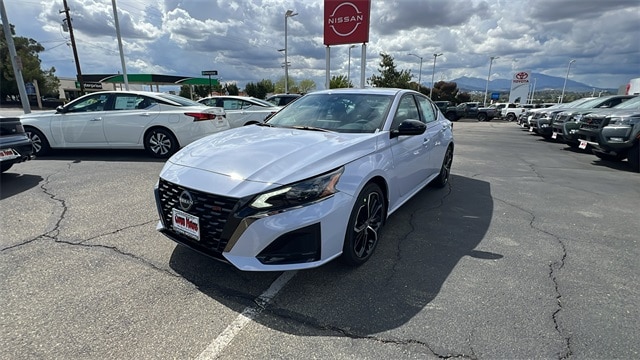 2025 Nissan Altima SR's photo