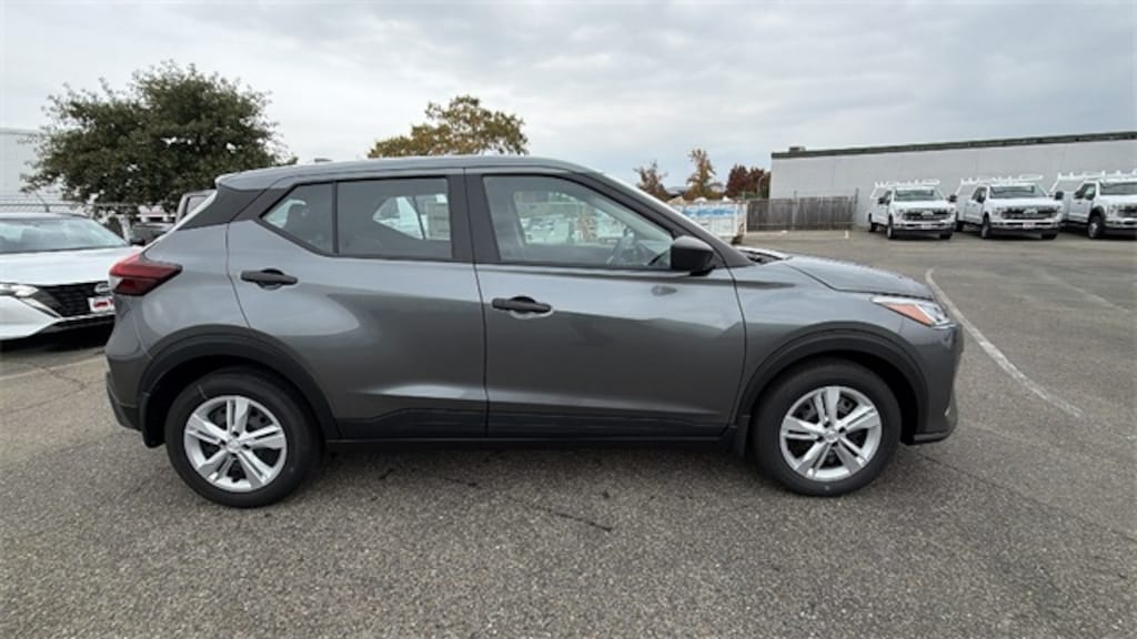 New 2025 Nissan Kicks Play S SUV