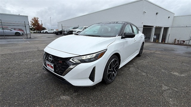 2025 Nissan Sentra SR's photo