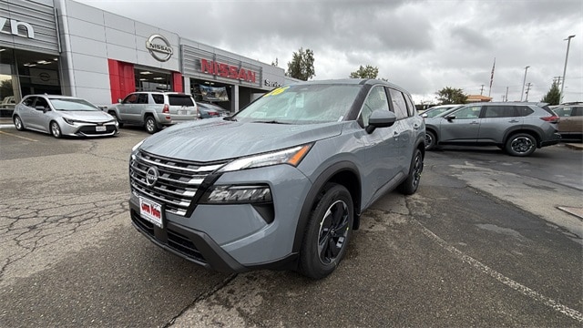 2026 Nissan Rogue SV's photo