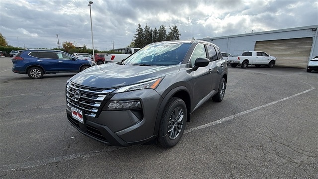 2026 Nissan Rogue S's photo