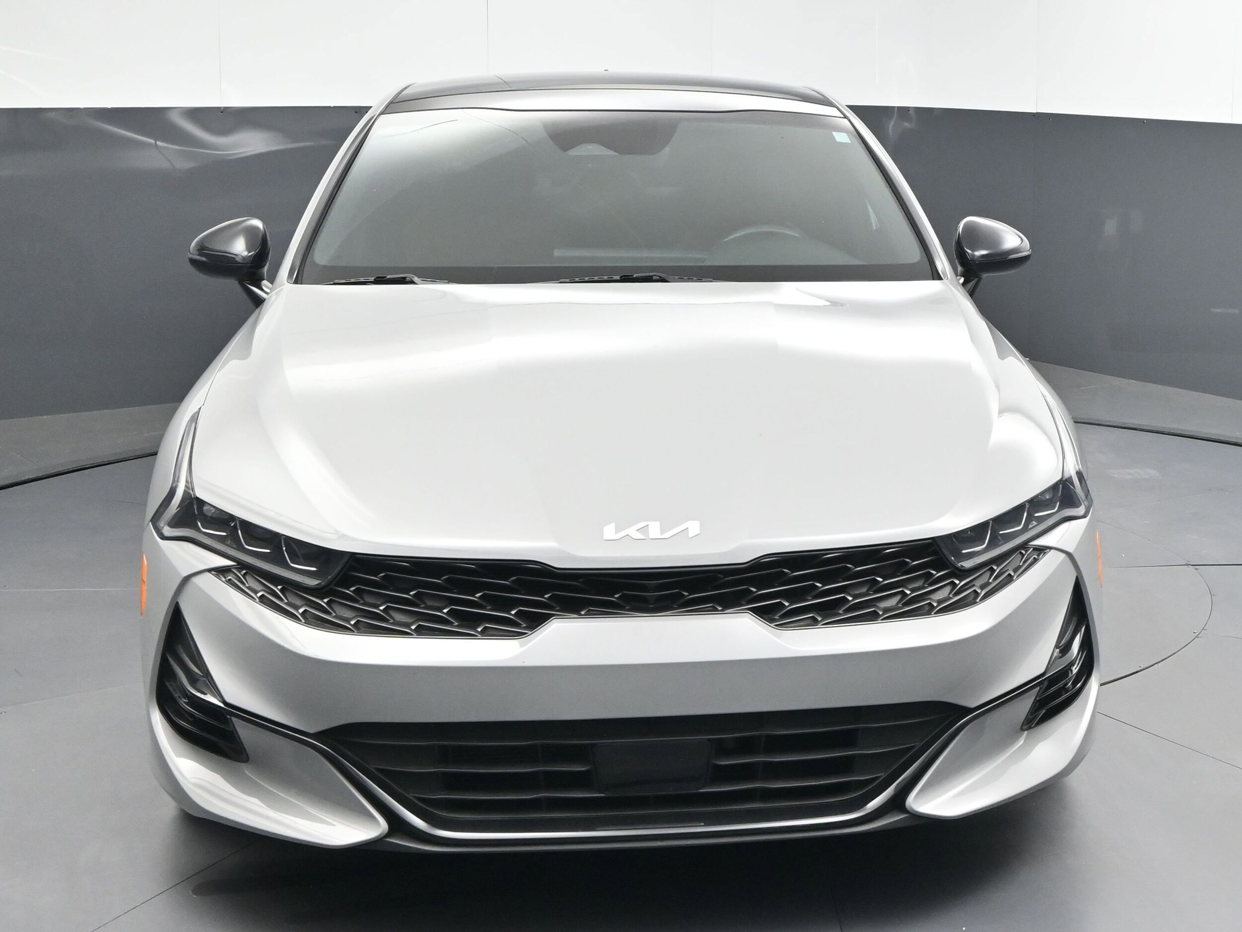 2024 Kia K5 GT-Line photo 2