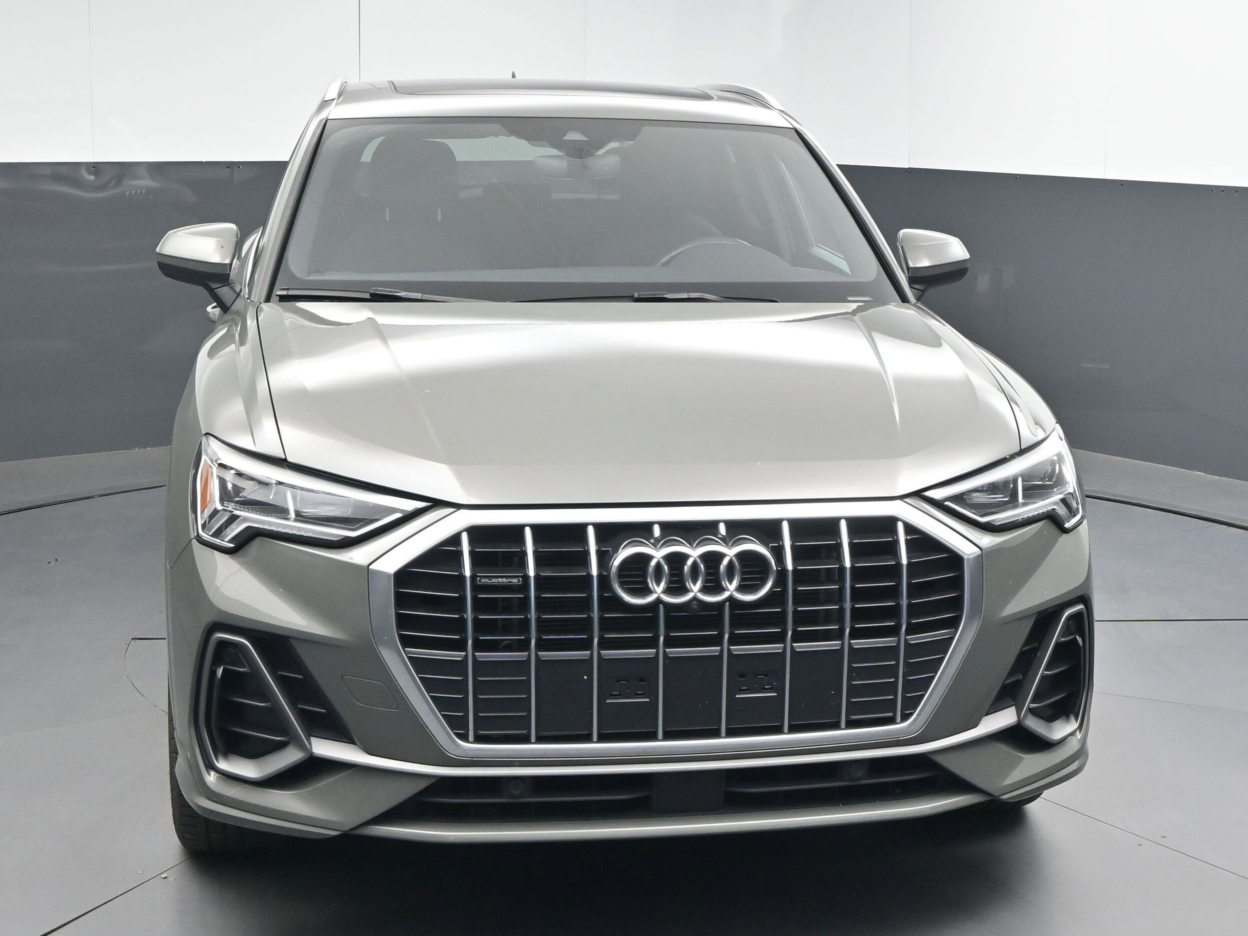 2022 Audi Q3 45 TFSI S line Premium photo 2