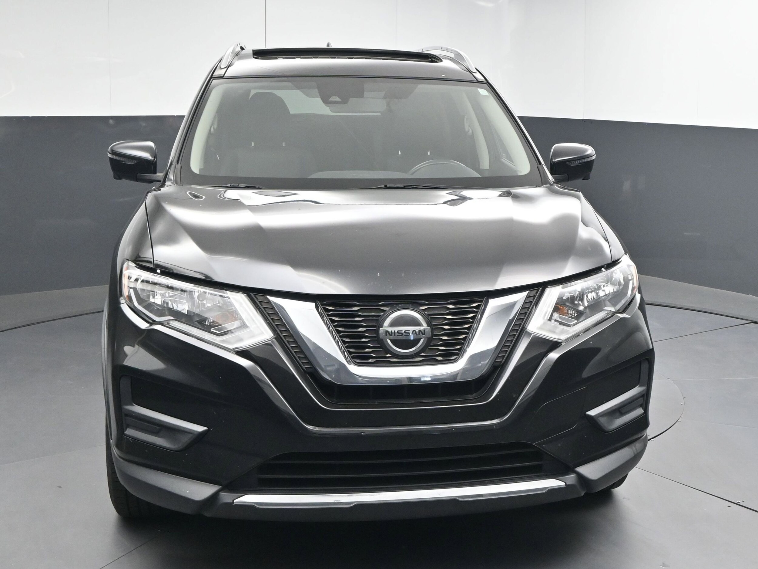 2019 Nissan Rogue SV photo 2