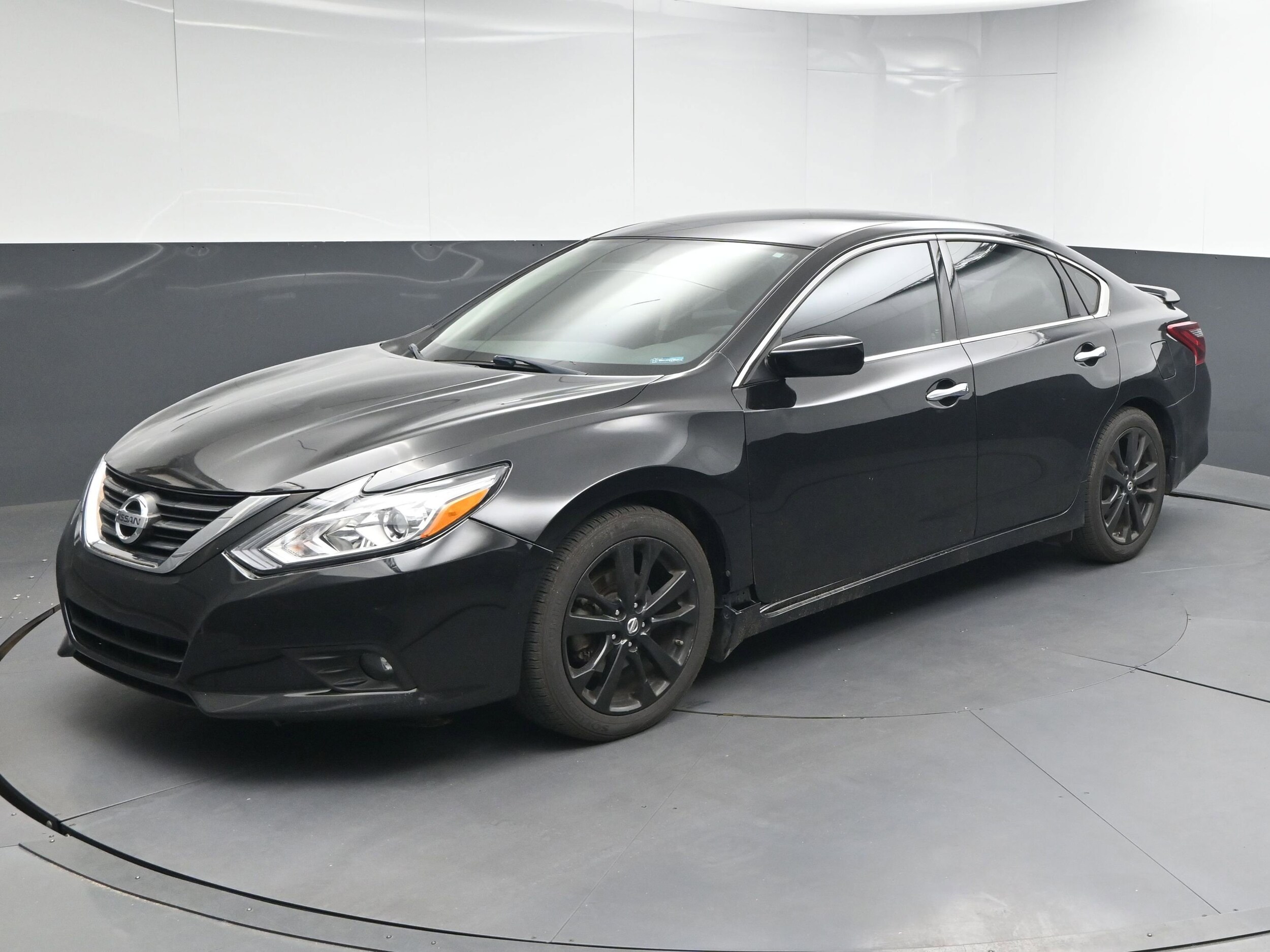 2018 Nissan Altima 2.5 SR photo 4
