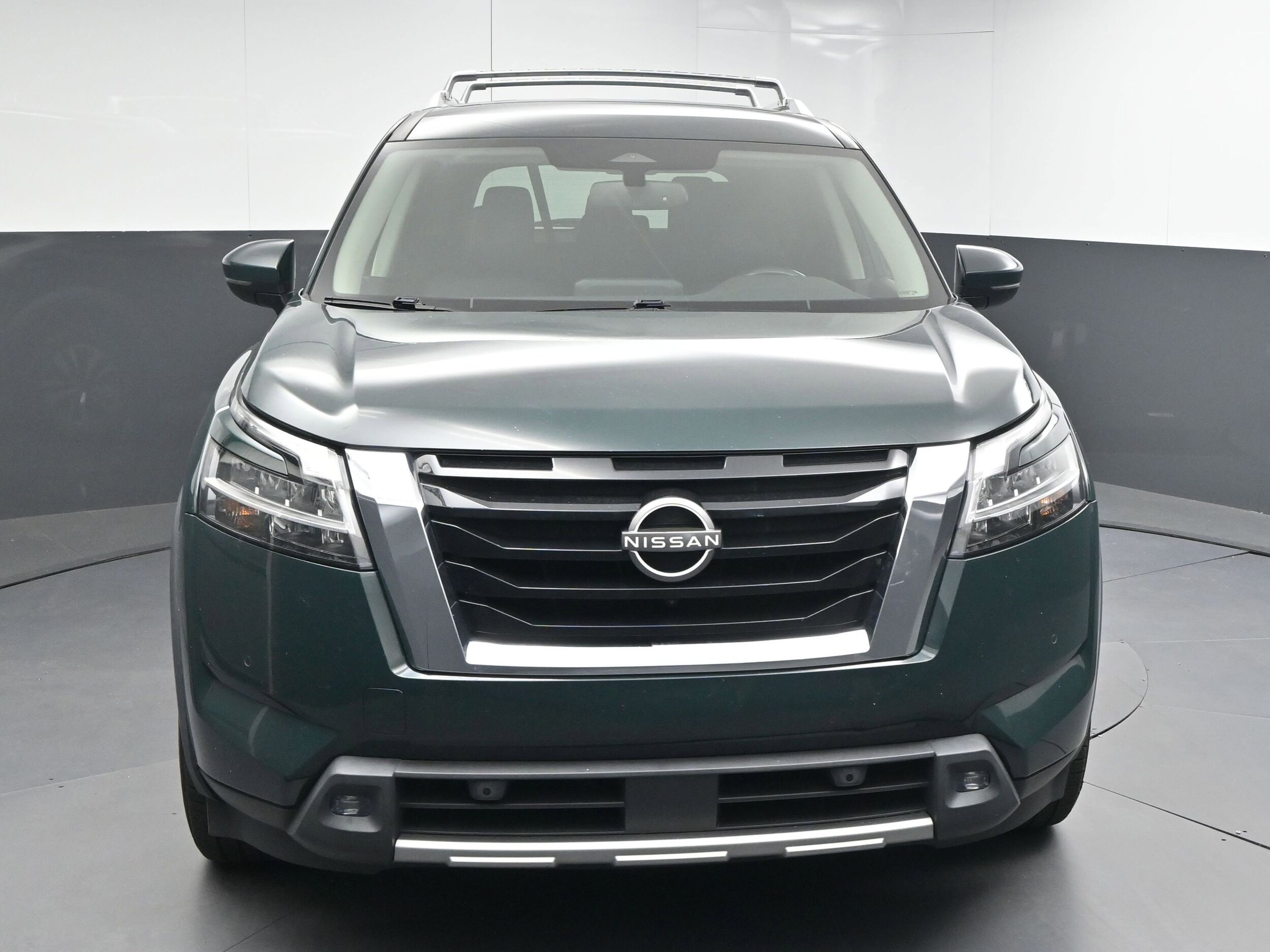 2022 Nissan Pathfinder SL photo 2