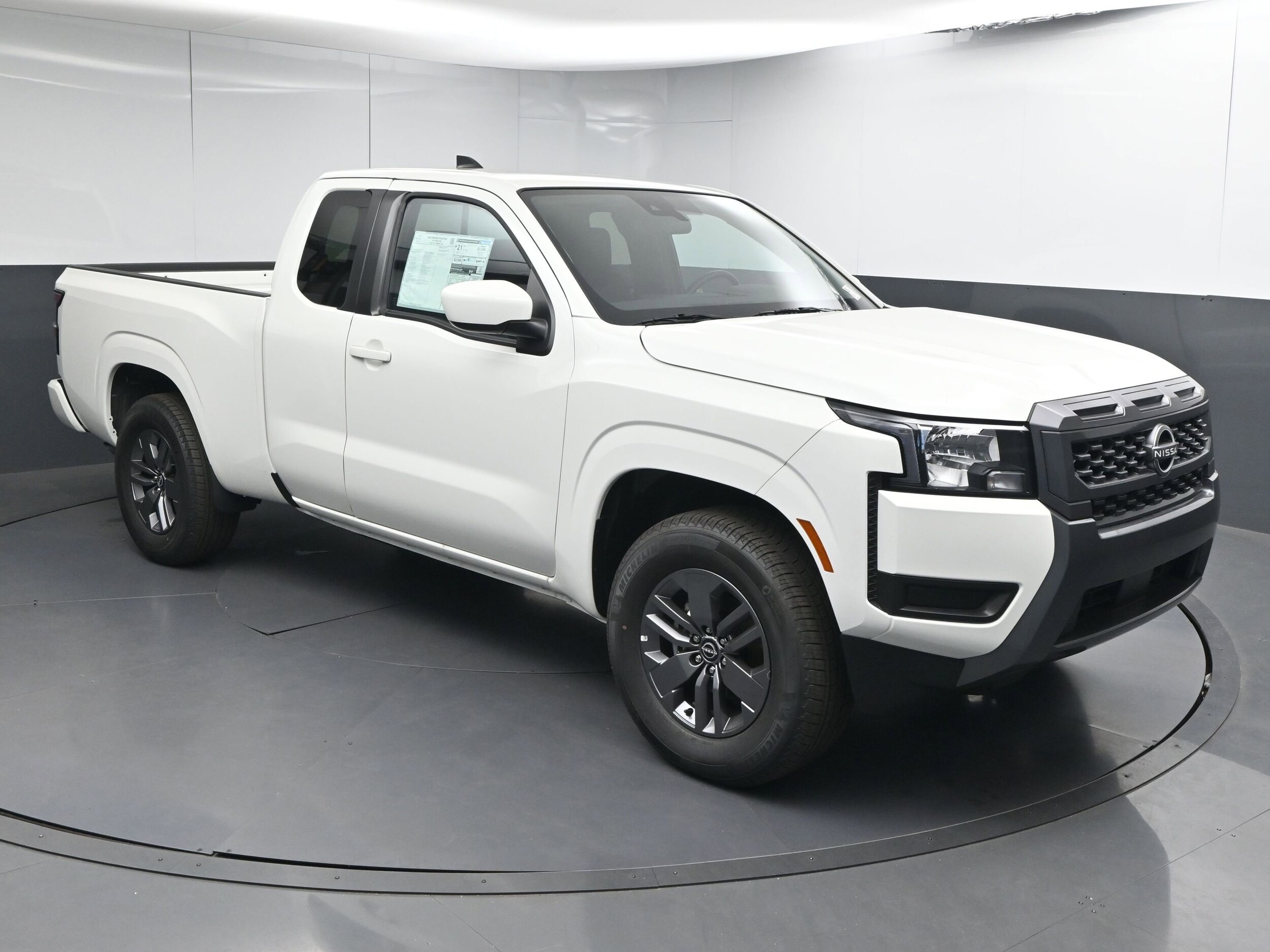 2025 Nissan Frontier SV's photo