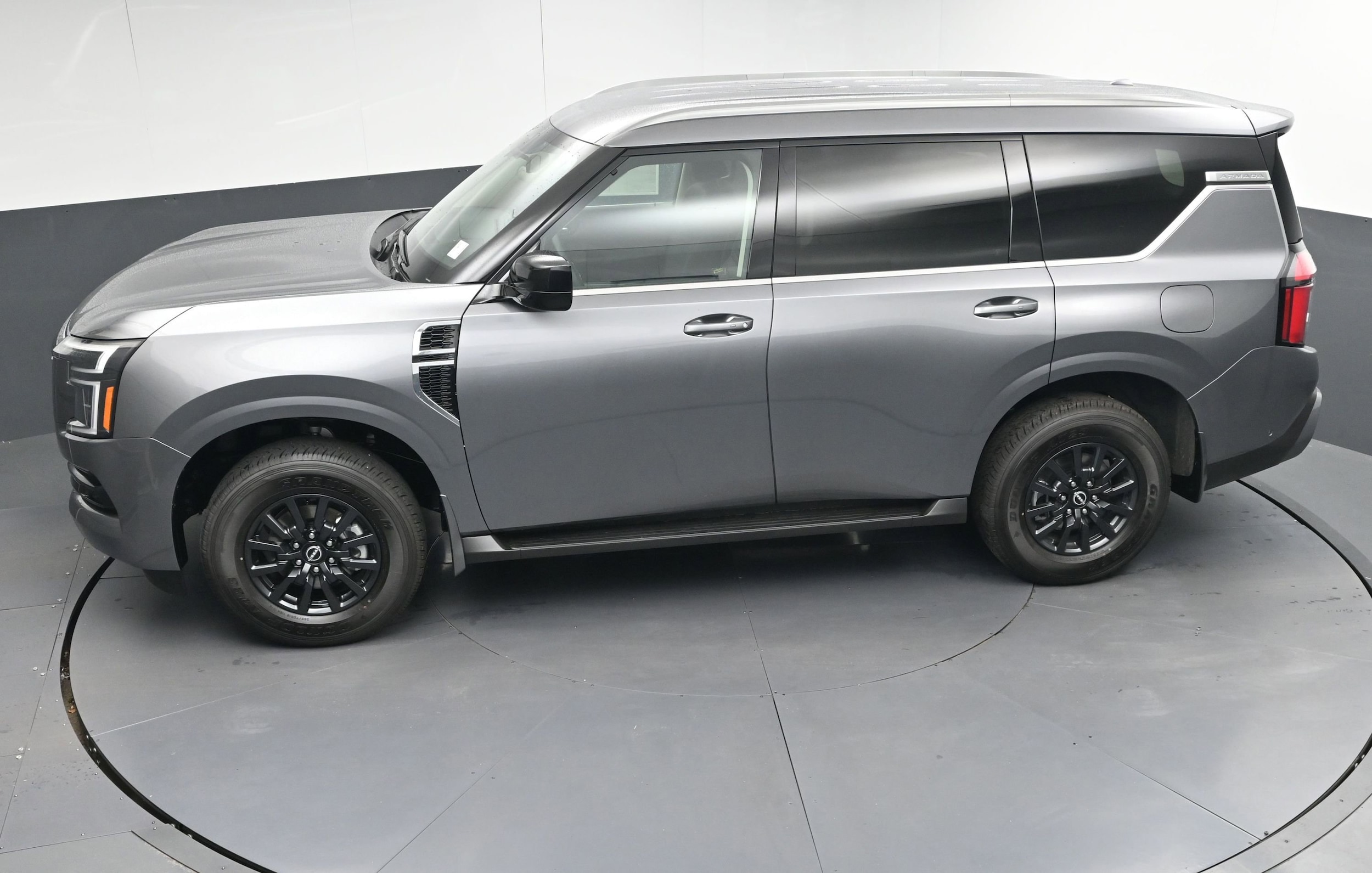 2025 Nissan Armada SV photo 5