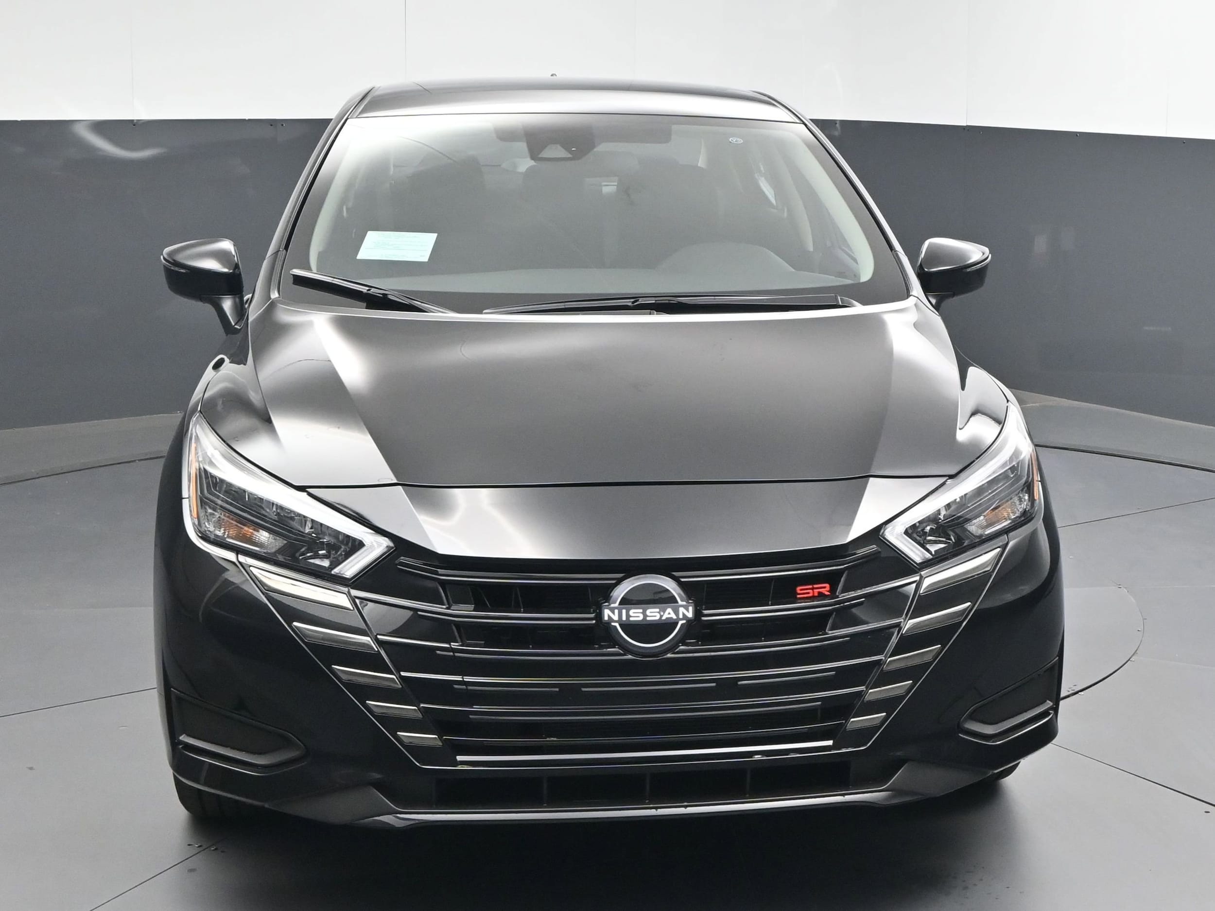 2025 Nissan Versa SR's photo