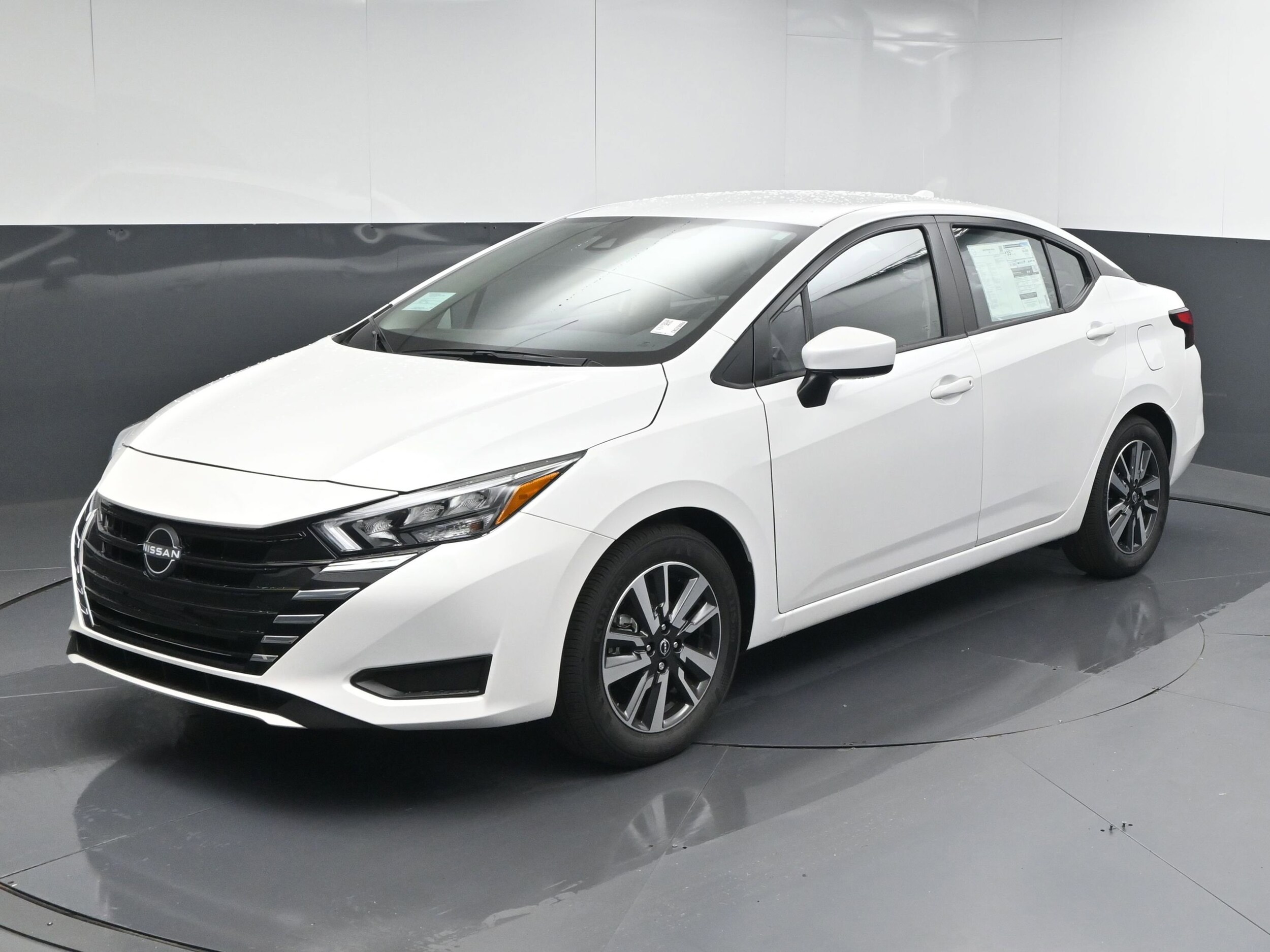 2025 Nissan Versa SV photo 4