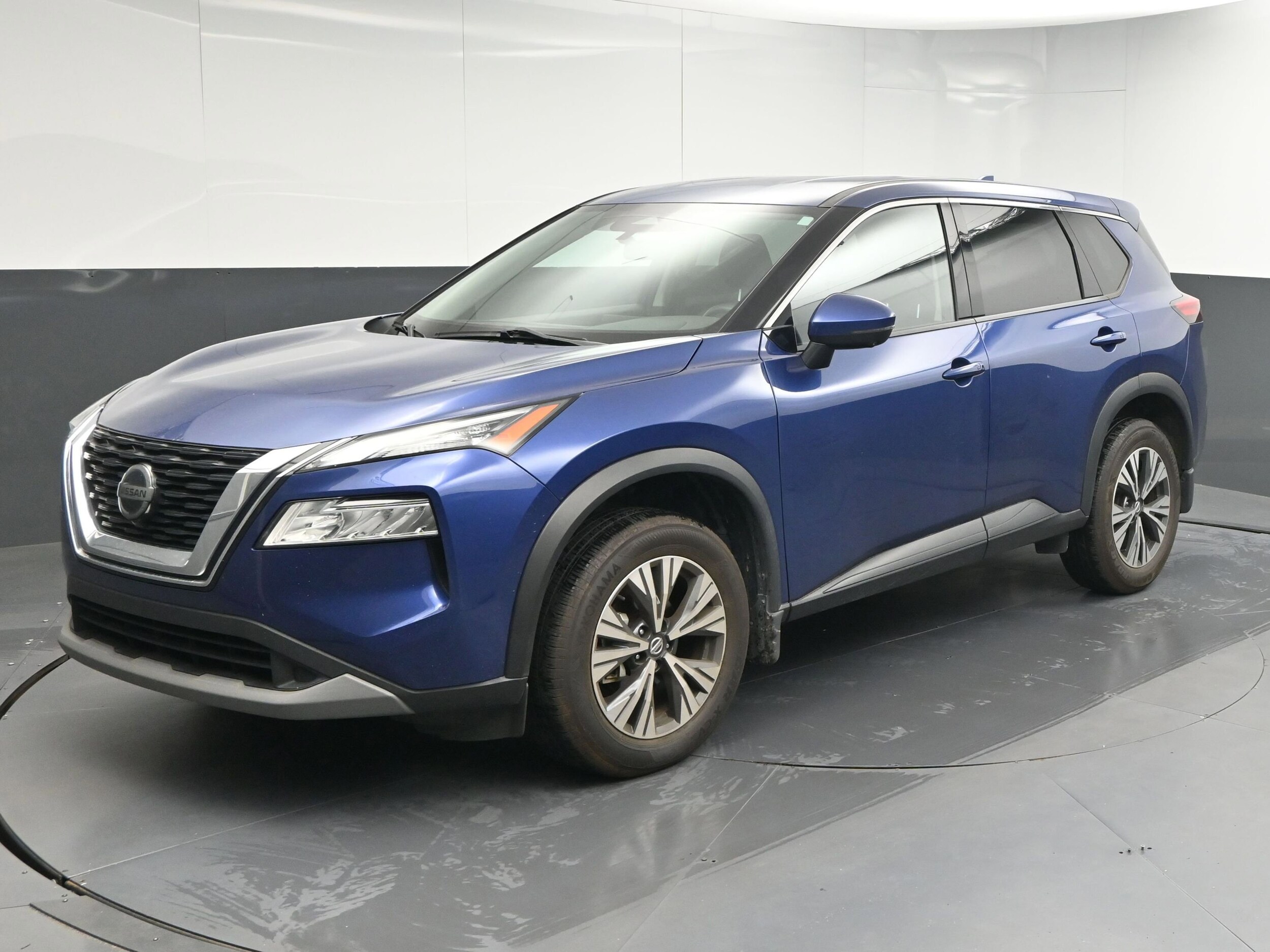 2021 Nissan Rogue SV photo 3