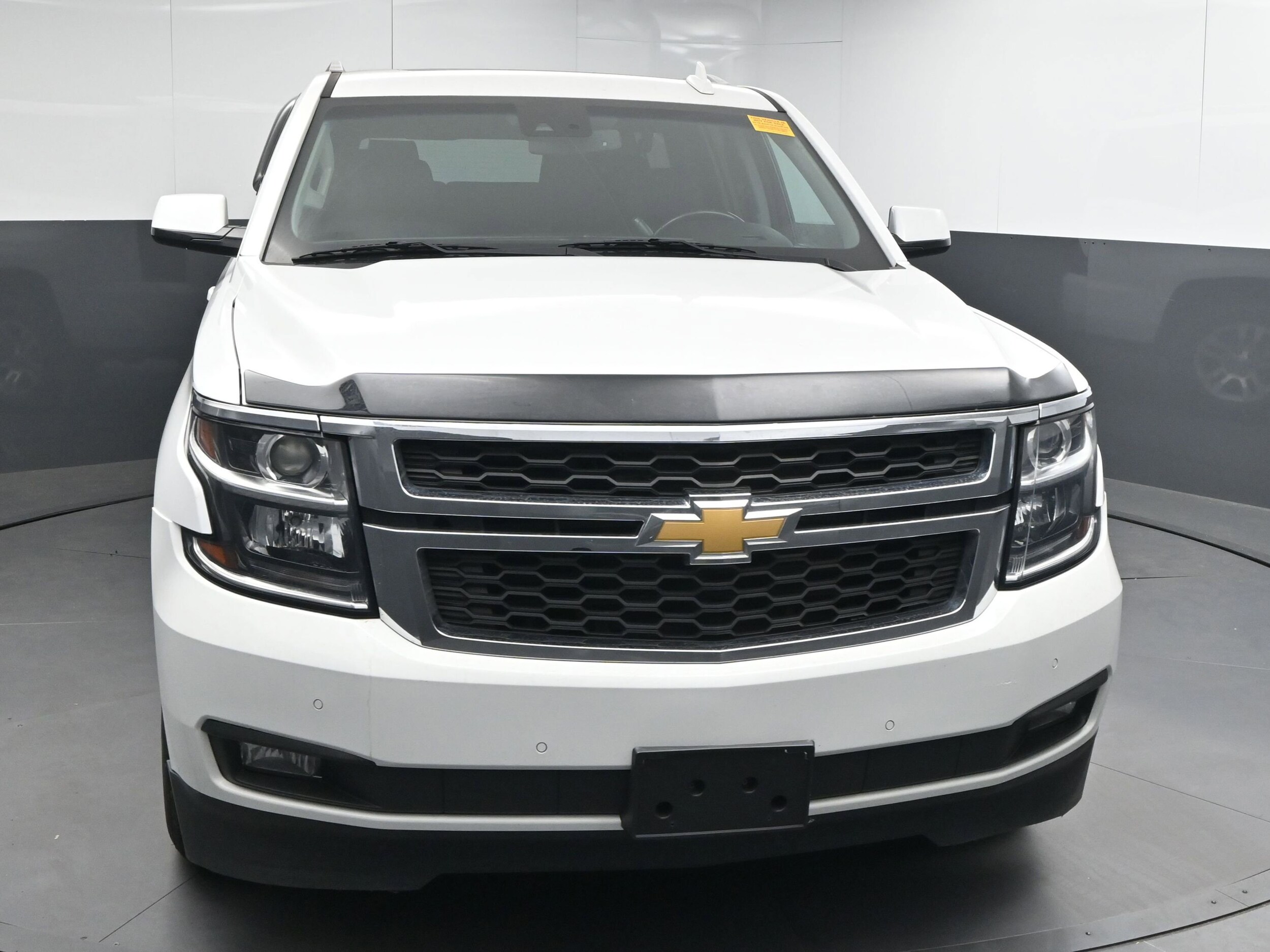 2019 Chevrolet Suburban LT photo 2