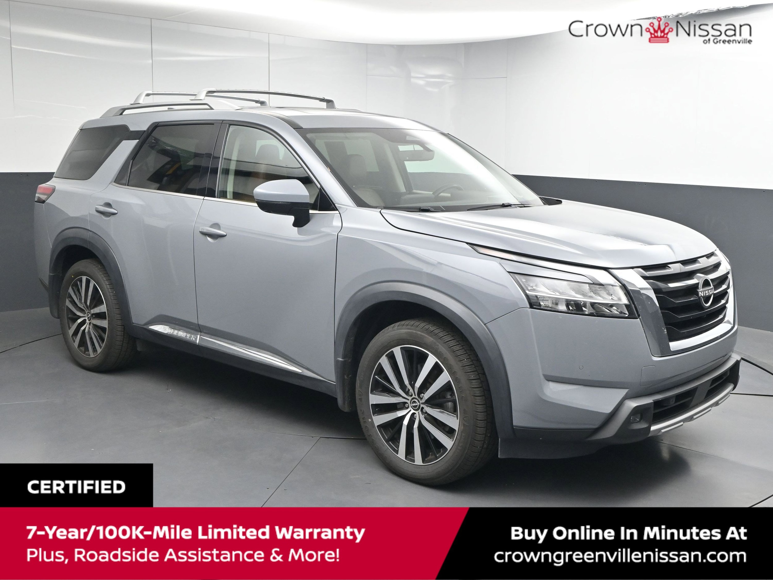 2023 Nissan Pathfinder Platinum's photo