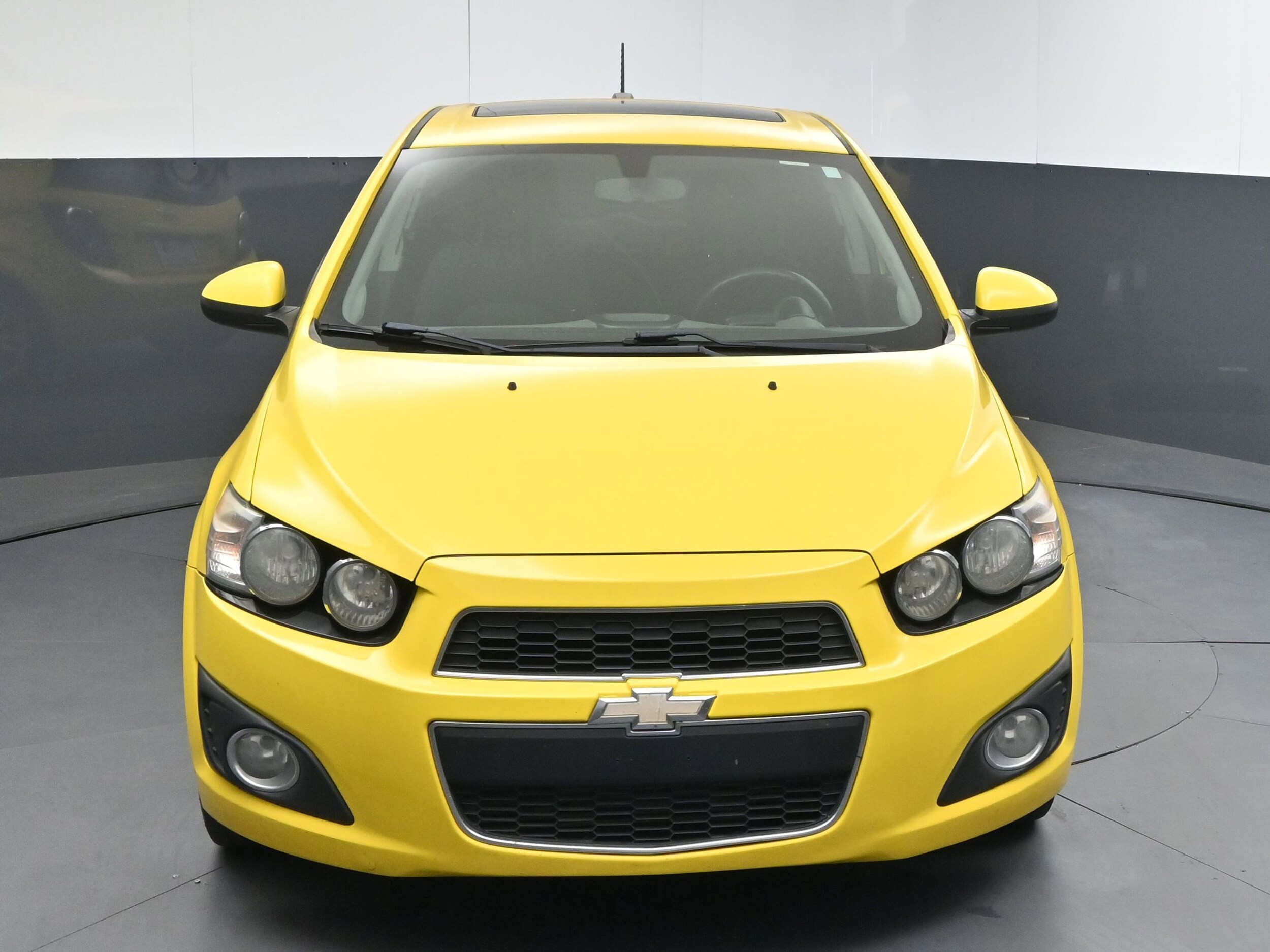 2016 Chevrolet Sonic LT photo 2