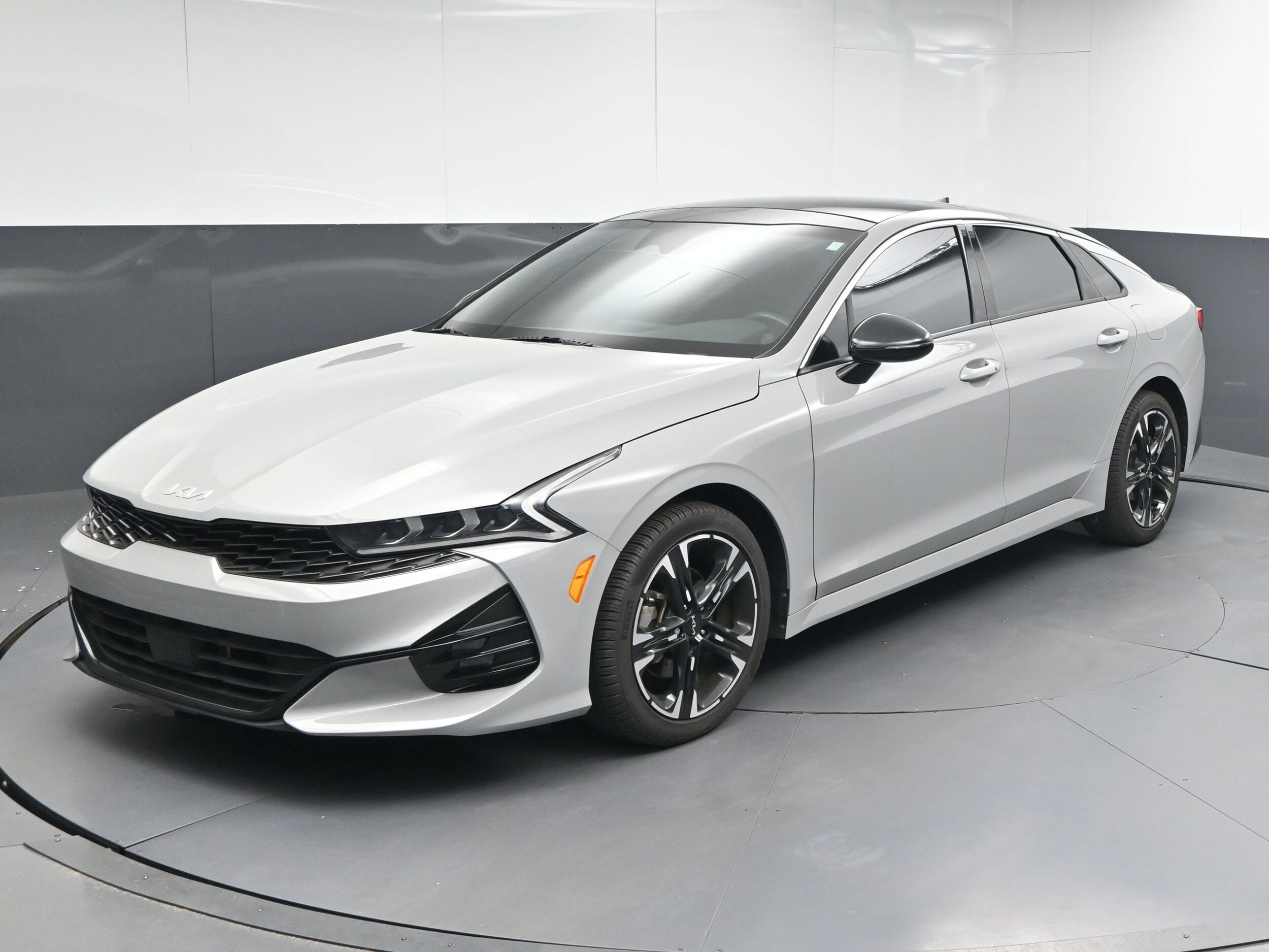 2024 Kia K5 GT-Line photo 4