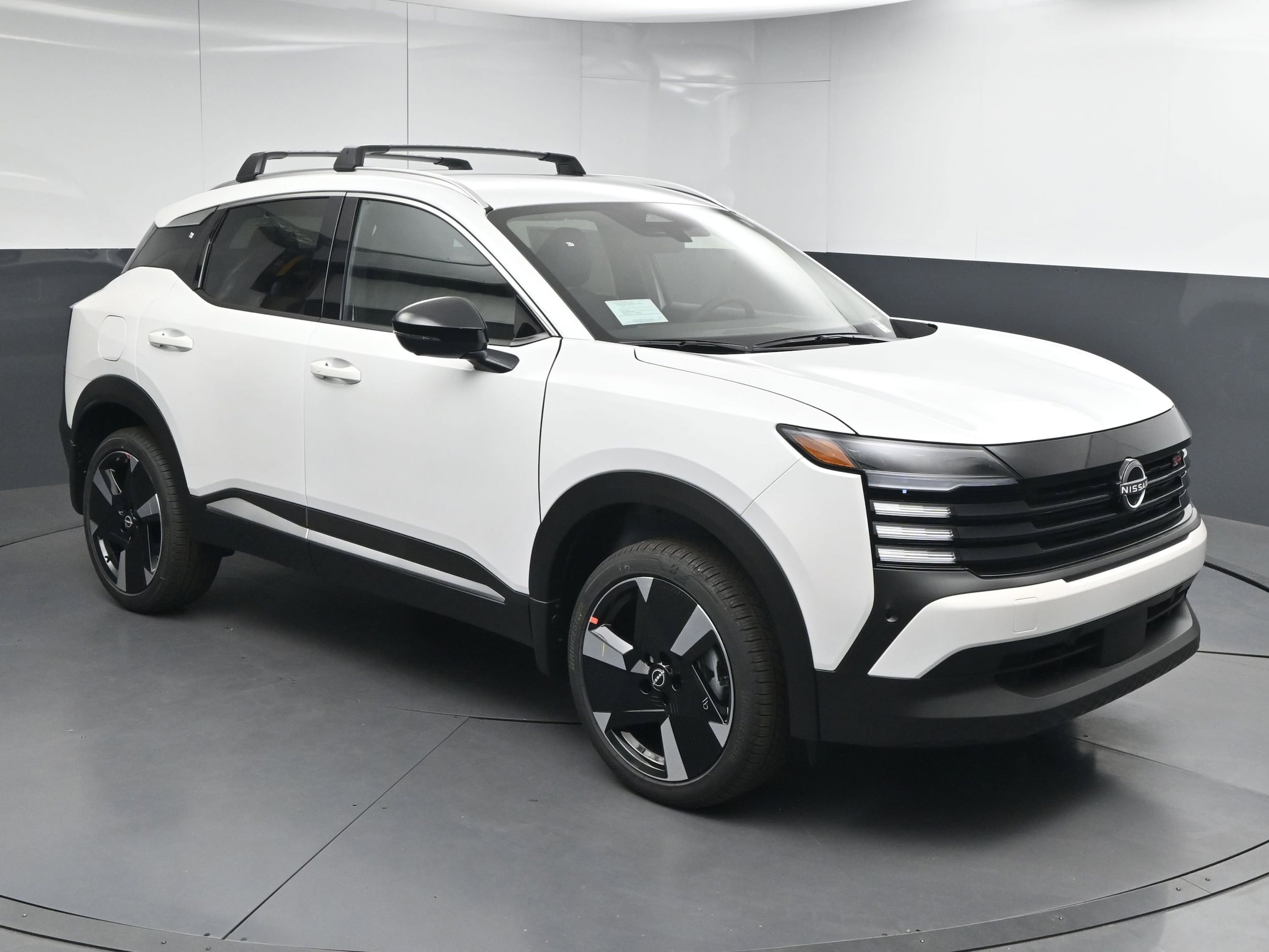 2026 Nissan KICKS SR's photo