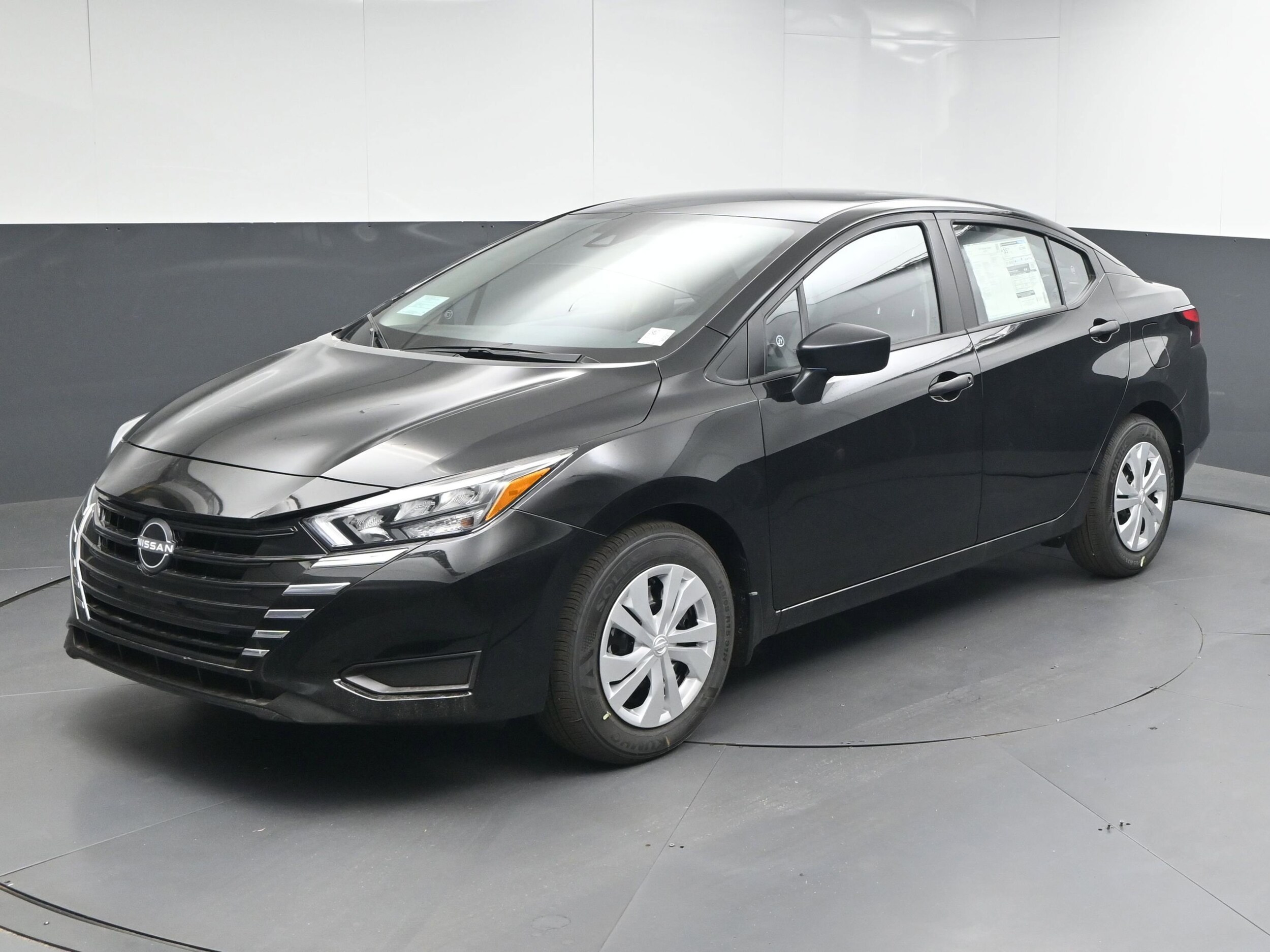 2025 Nissan Versa S photo 4
