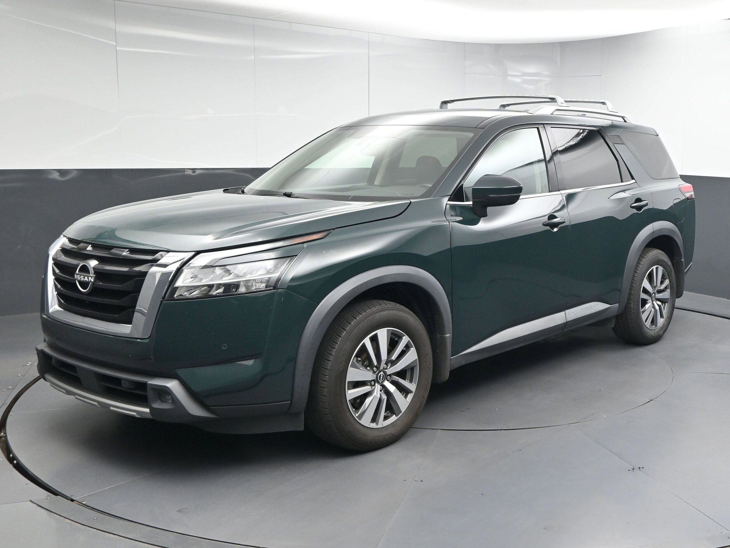 2022 Nissan Pathfinder SL photo 4