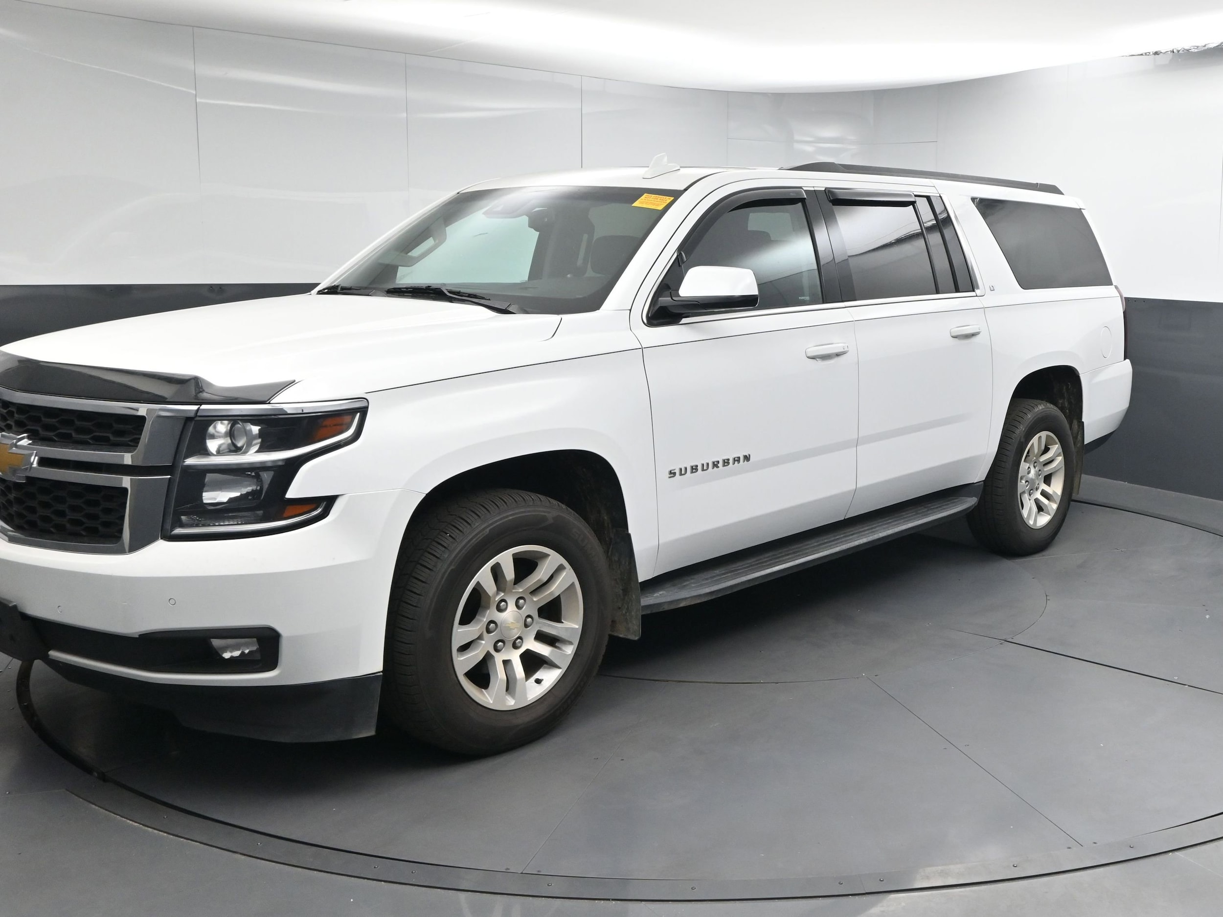 2019 Chevrolet Suburban LT photo 4