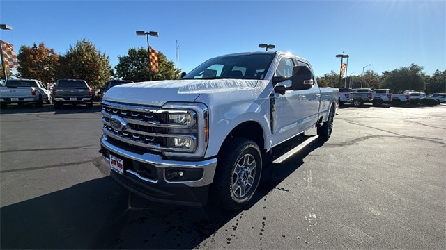 2026 Ford F-350 Super Duty Lariat's photo