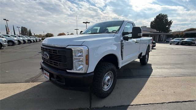 2026 Ford F-350 Super Duty XL's photo