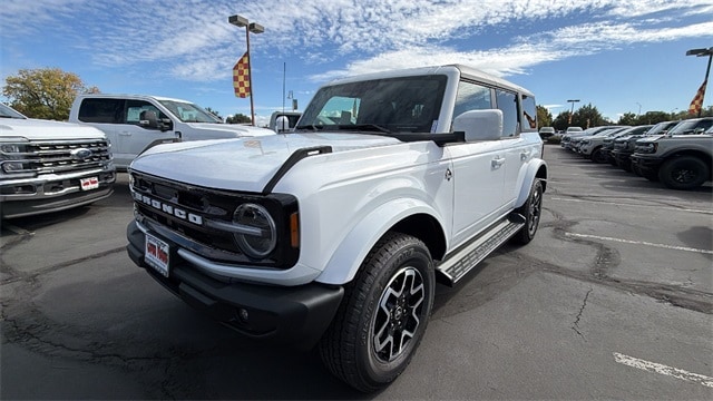 2025 Ford Bronco 4-Door Outer Banks's photo