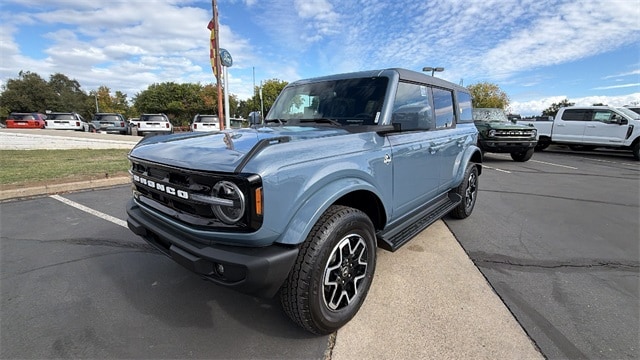 2025 Ford Bronco 4-Door Outer Banks's photo