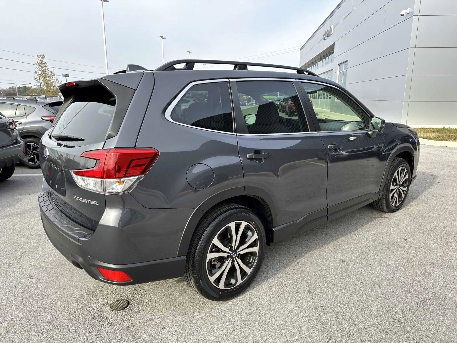 2022 Subaru Forester Limited photo 4