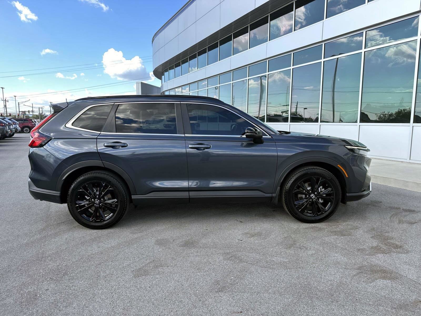 2025 Honda CR-V Hybrid Sport Touring photo 3