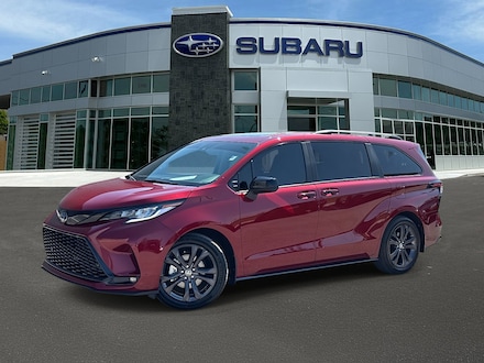 2025 Toyota Sienna XSE XSE FWD 7-Passenger