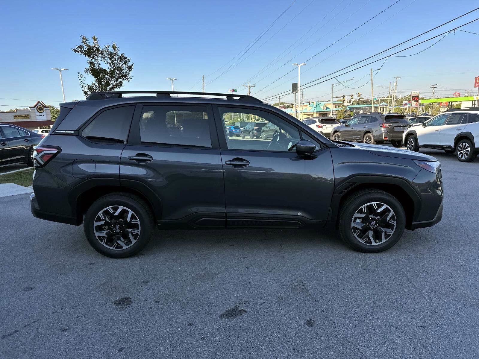 2025 Subaru Forester Premium photo 3