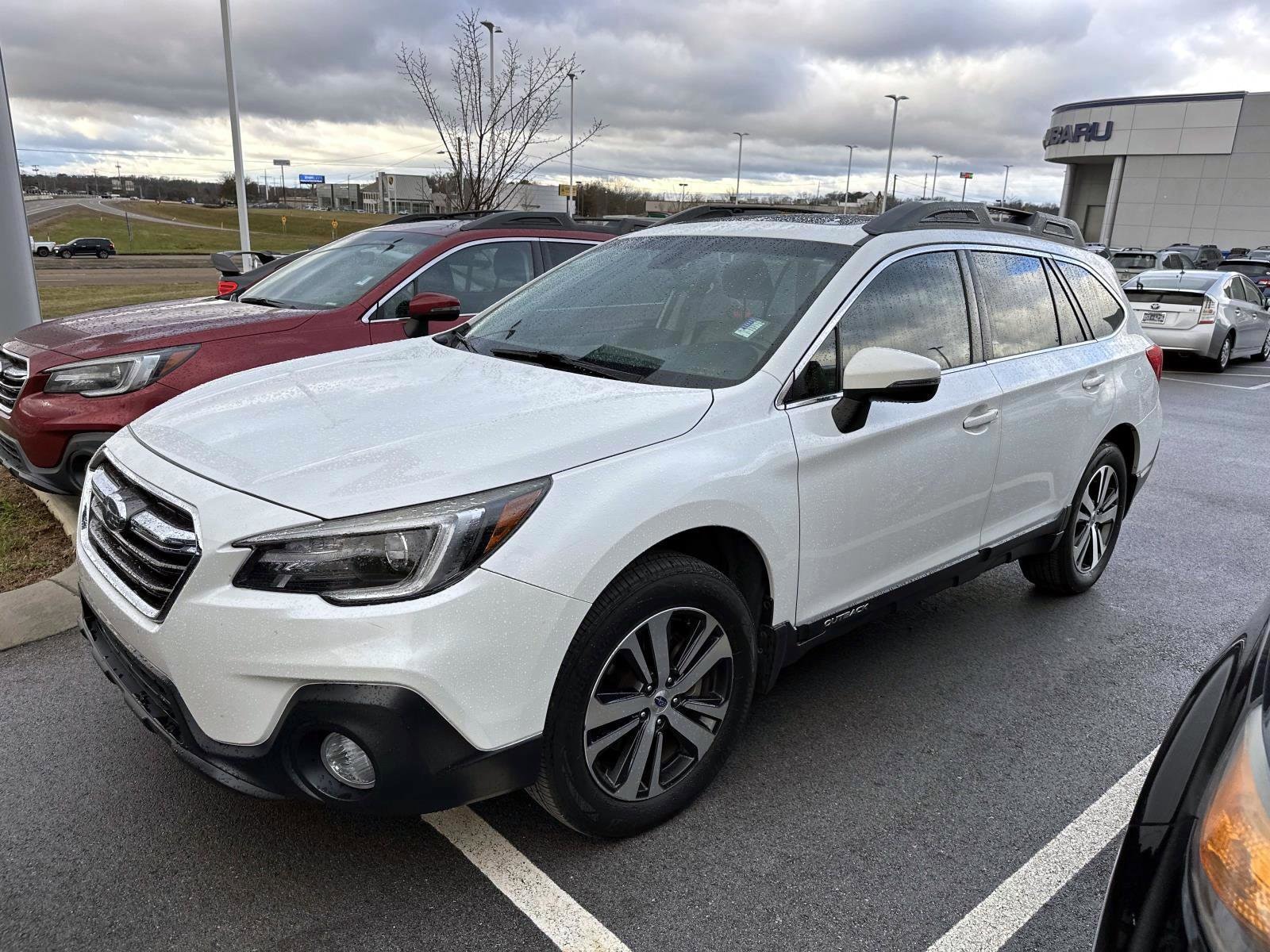 2019 Subaru Outback Limited's photo