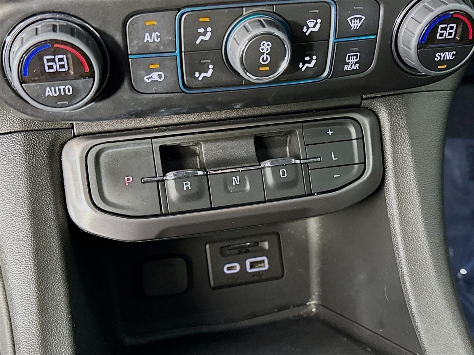 2023 GMC Acadia AT4 - Photo 18