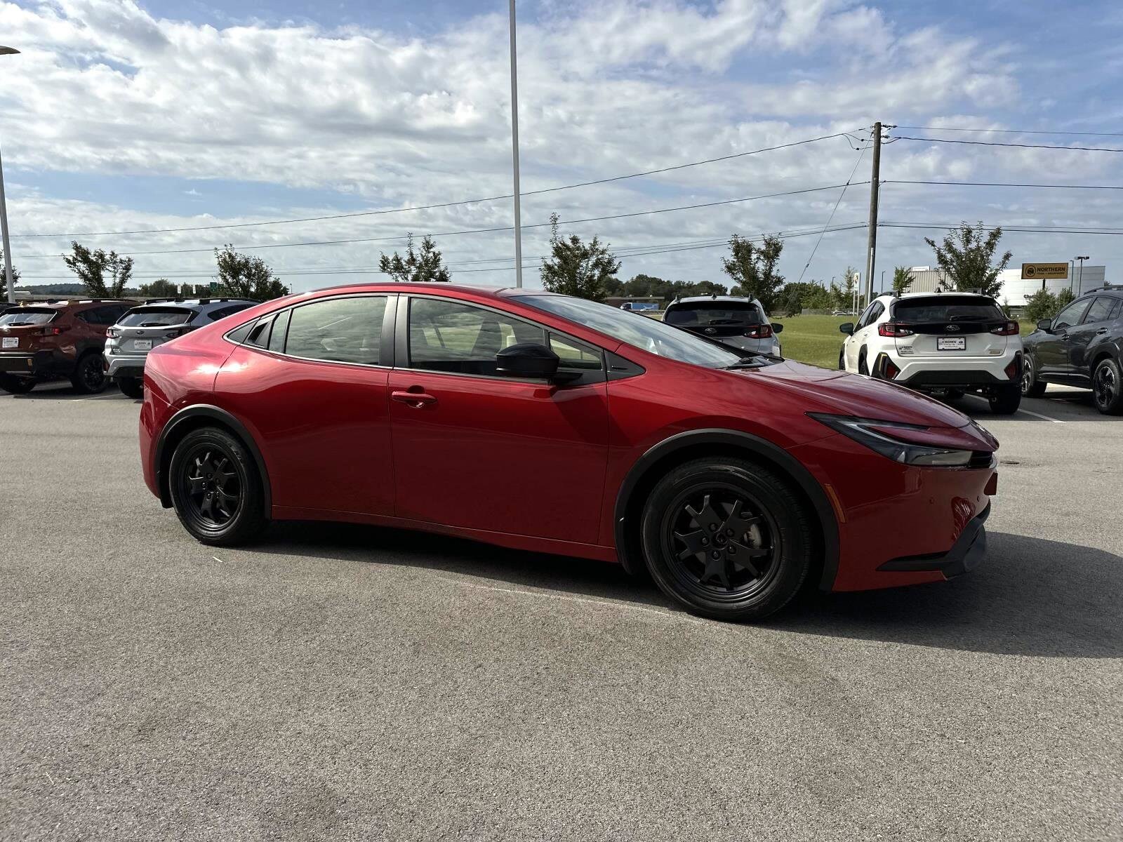 2025 Toyota Prius LE photo 2