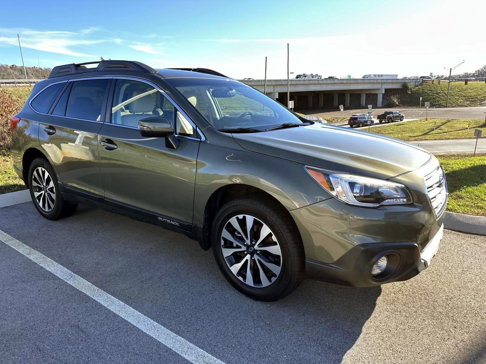 2017 Subaru Outback Limited 3.6R photo 2
