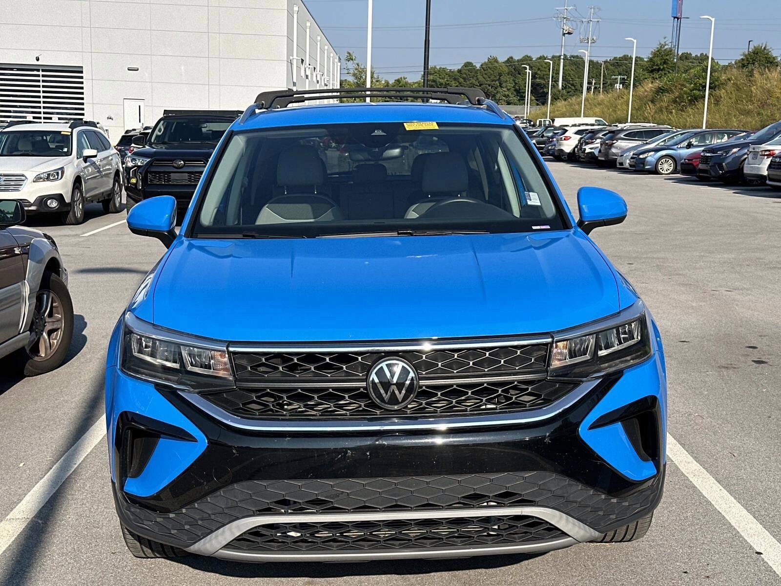 2023 Volkswagen Taos SE photo 2