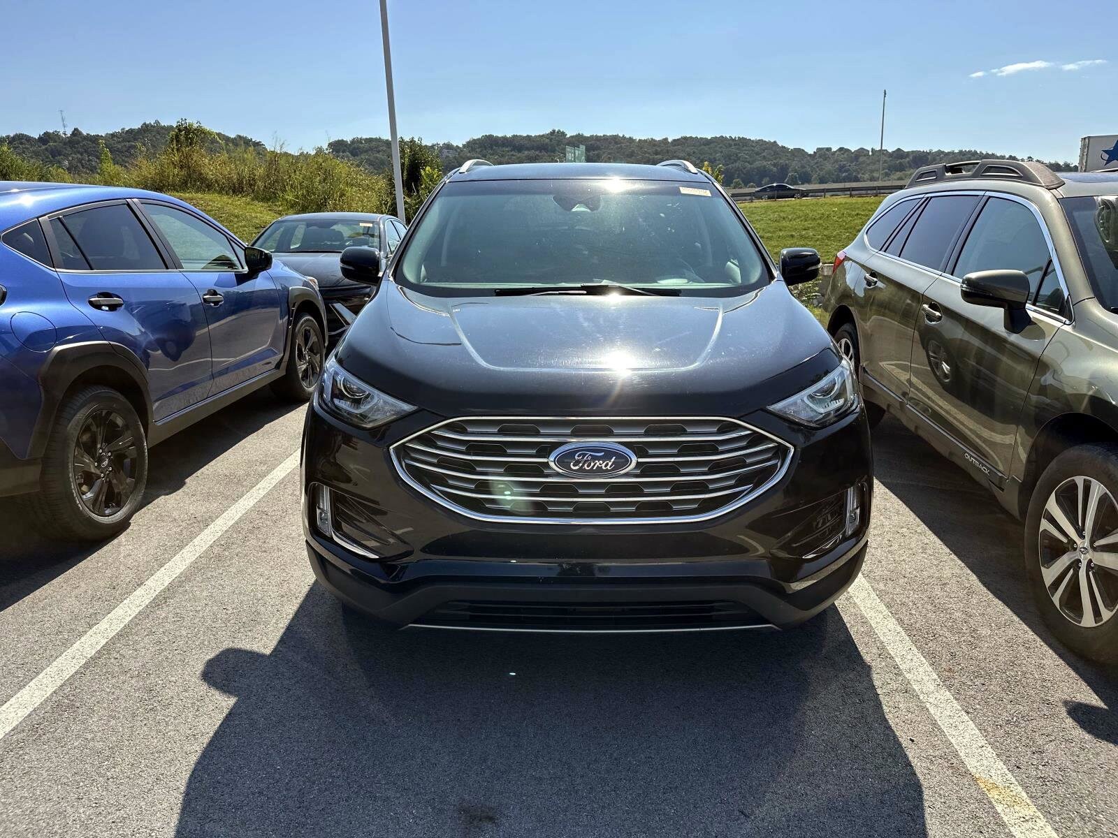 2019 Ford Edge SEL photo 2