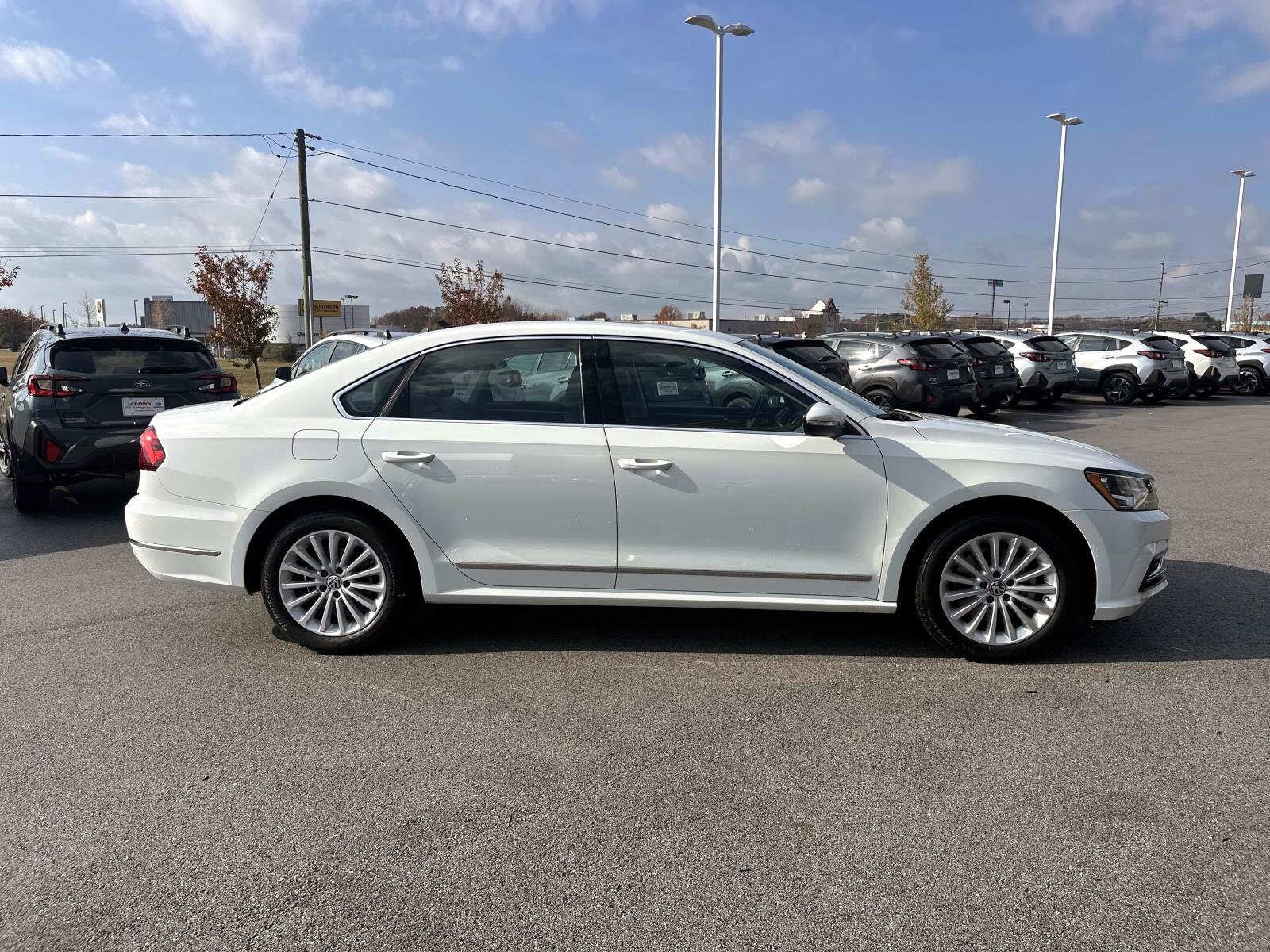 2017 Volkswagen Passat SE photo 3