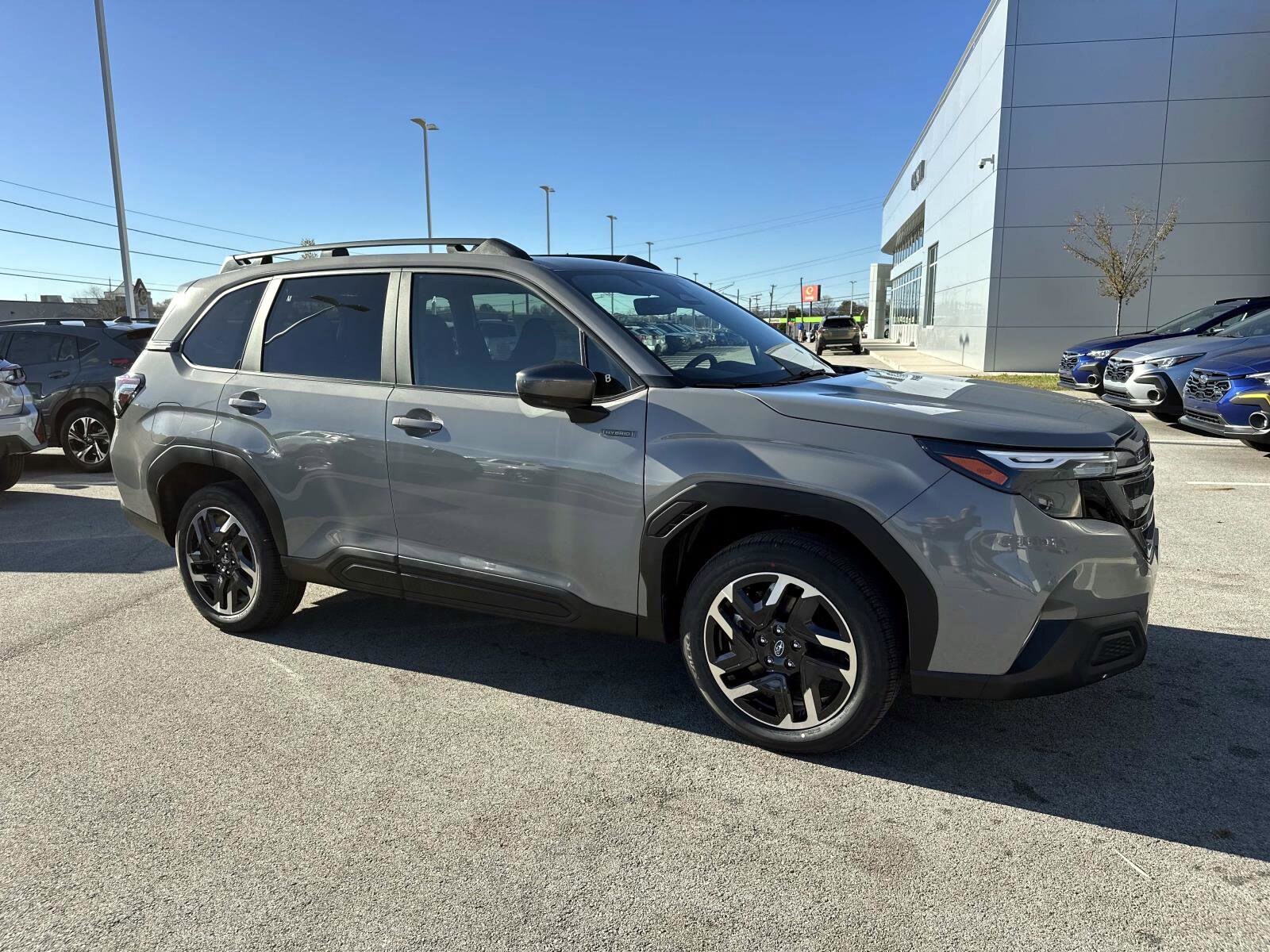 2025 Subaru Forester Premium photo 2