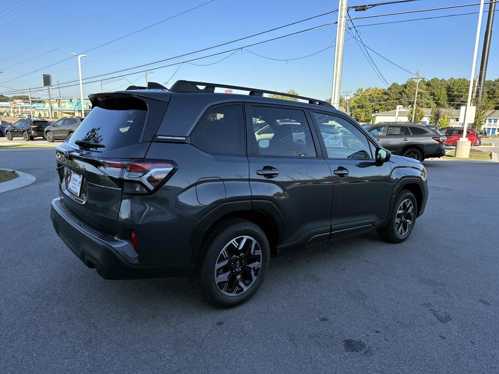 2025 Subaru Forester Premium photo 4