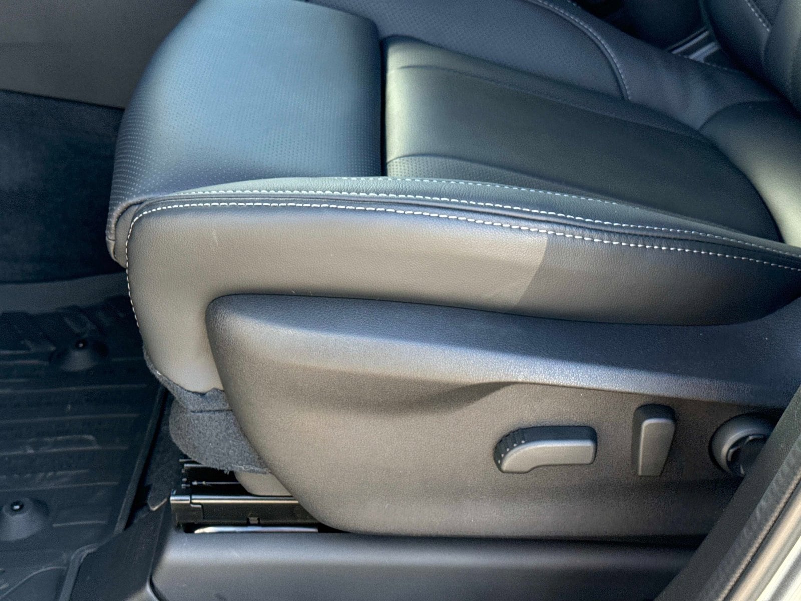 2026 Subaru Ascent Limited - Photo 22