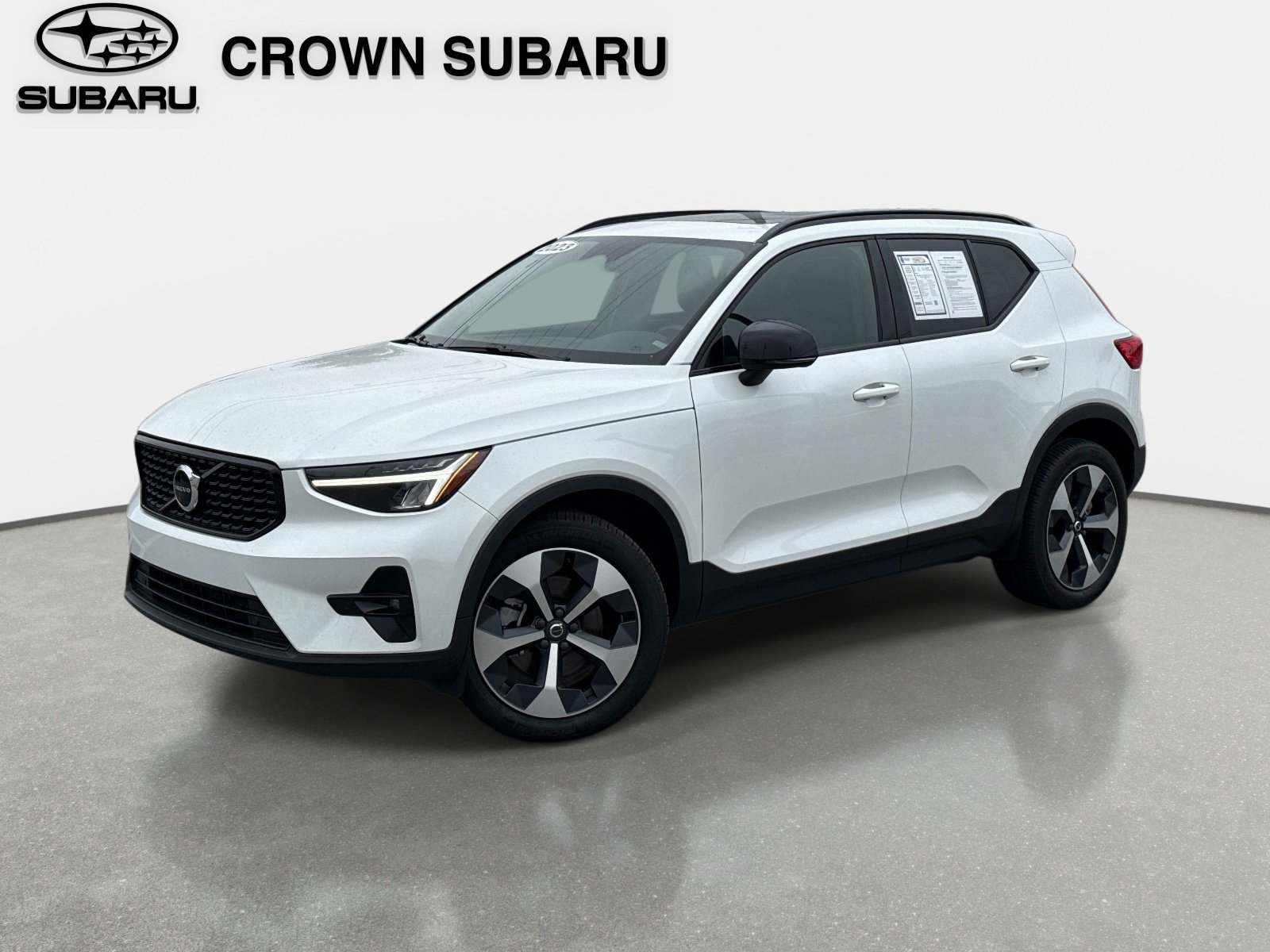 2023 Volvo XC40 B5 Plus Dark AWD's photo