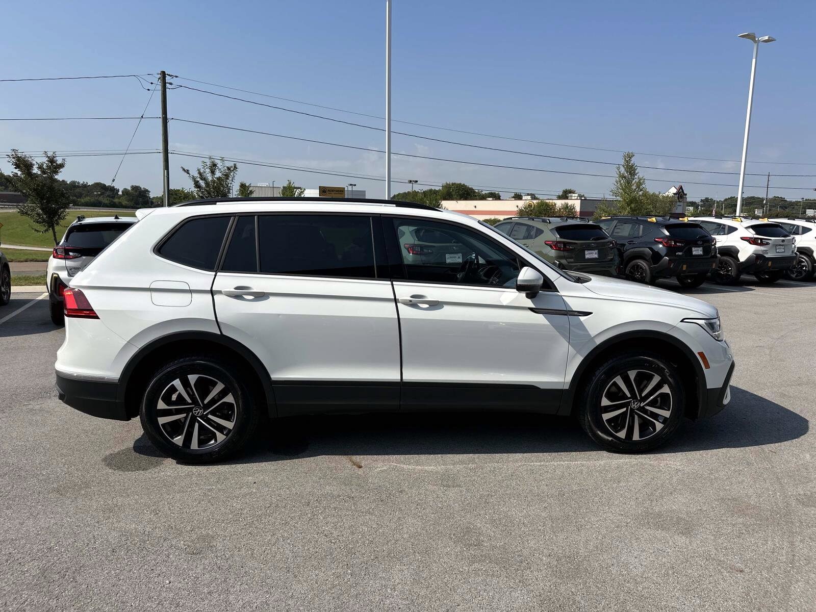 2022 Volkswagen Tiguan S photo 2