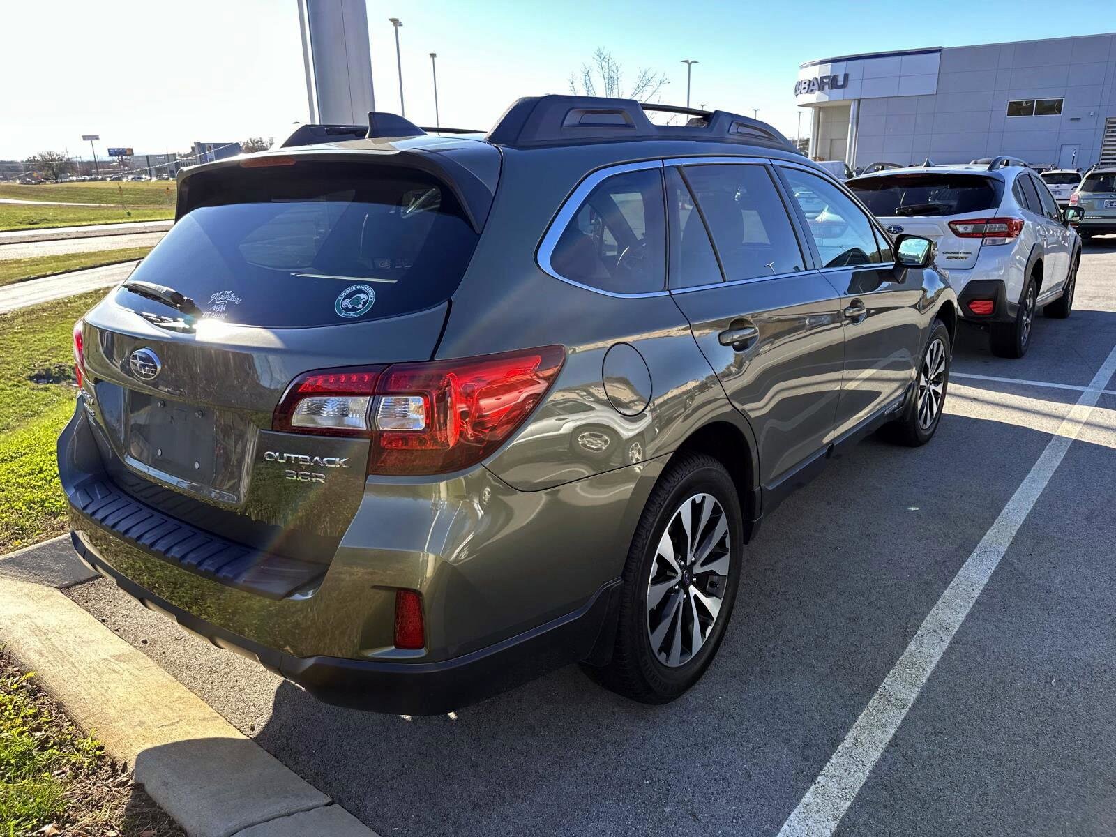 2017 Subaru Outback Limited 3.6R photo 3