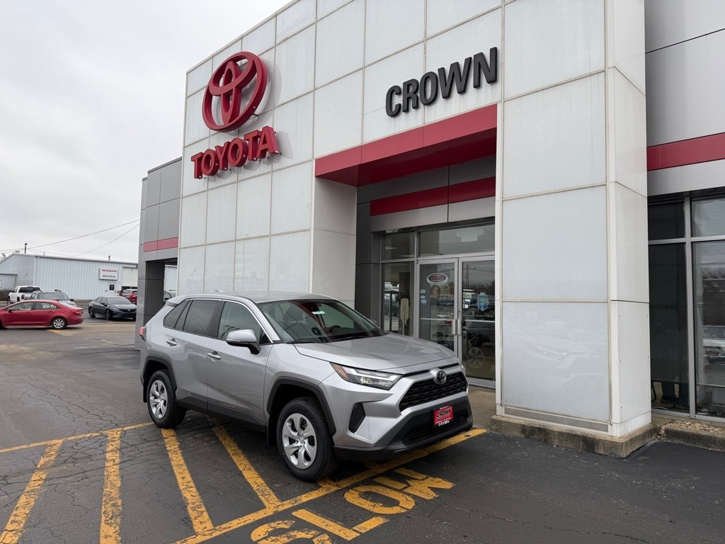 2025 Toyota RAV4 LE's photo