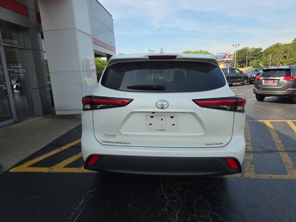 2021 Toyota Highlander XLE photo 3