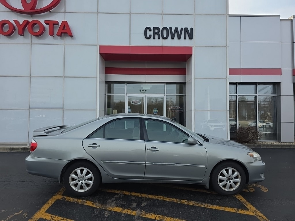 Used 2005 Toyota Camry XLE with VIN 4T1BE30K05U598843 for sale in Decatur, IL