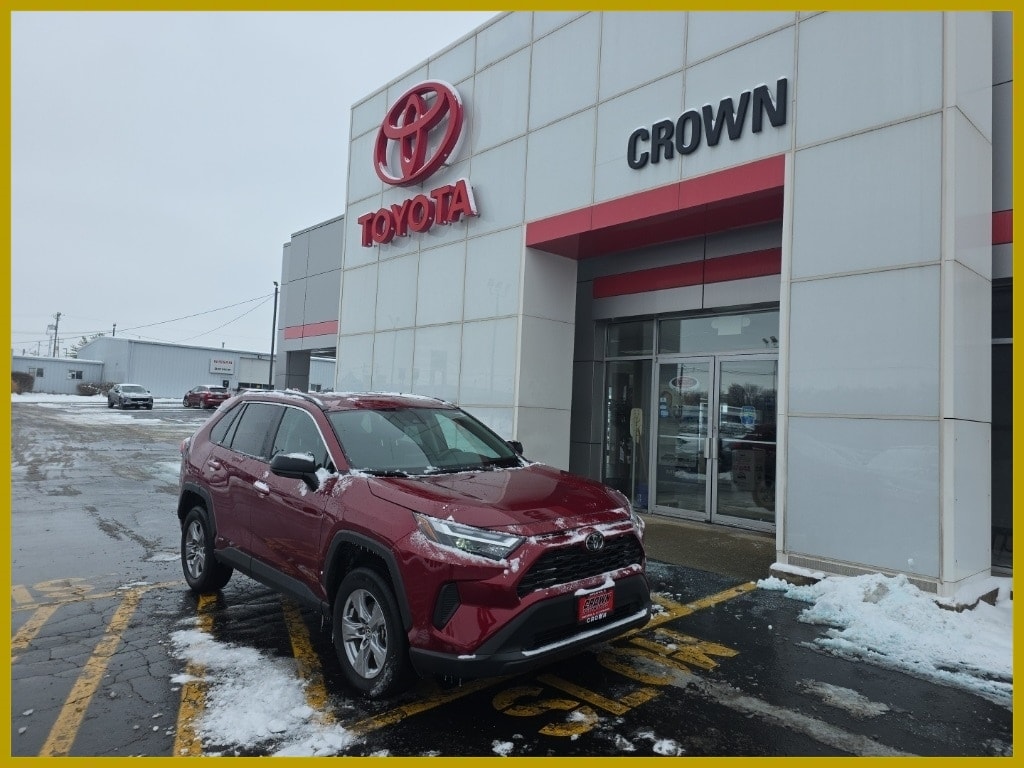 2025 Toyota RAV4 LE's photo